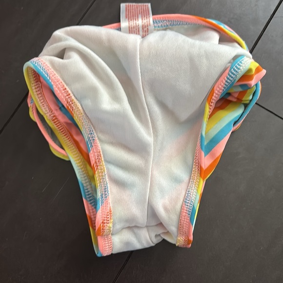 Cat & Jack Rainbow seahorse rashguard & bottoms size 3T EUC - Picture 8 of 8